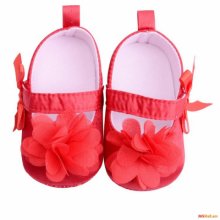 Գարնանային - աշնանային ալ կարմիր մետաքսից պատրաստված գեղեցիկ կոշիկ՝ փոքրիկ արքայադստեր համար