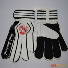 Դարպասապահի ձեռնոցներ ՝ Ռեալ-Մադրիդ ֆուդբոլային ակումբի նշանով